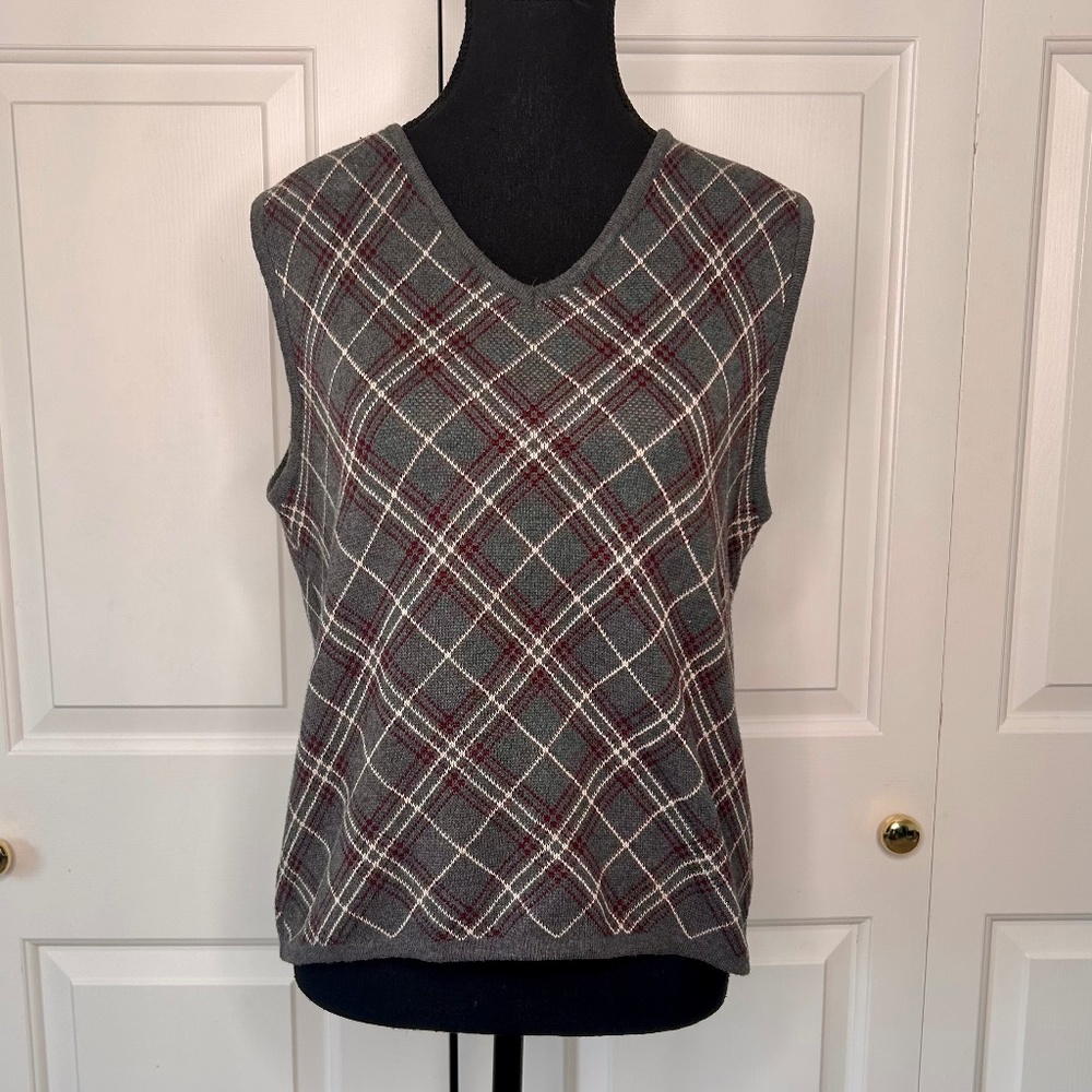 Gap Grey, Cream and Red Plaid Vest in Size Small